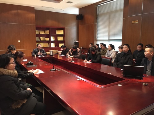 市就业中心观看《每日聚焦》对标自查工作差距