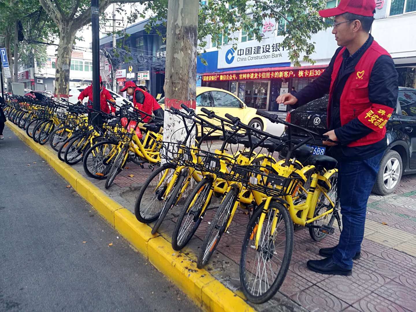 不忘初心  牢记使命 当好社区“五星级服务员”