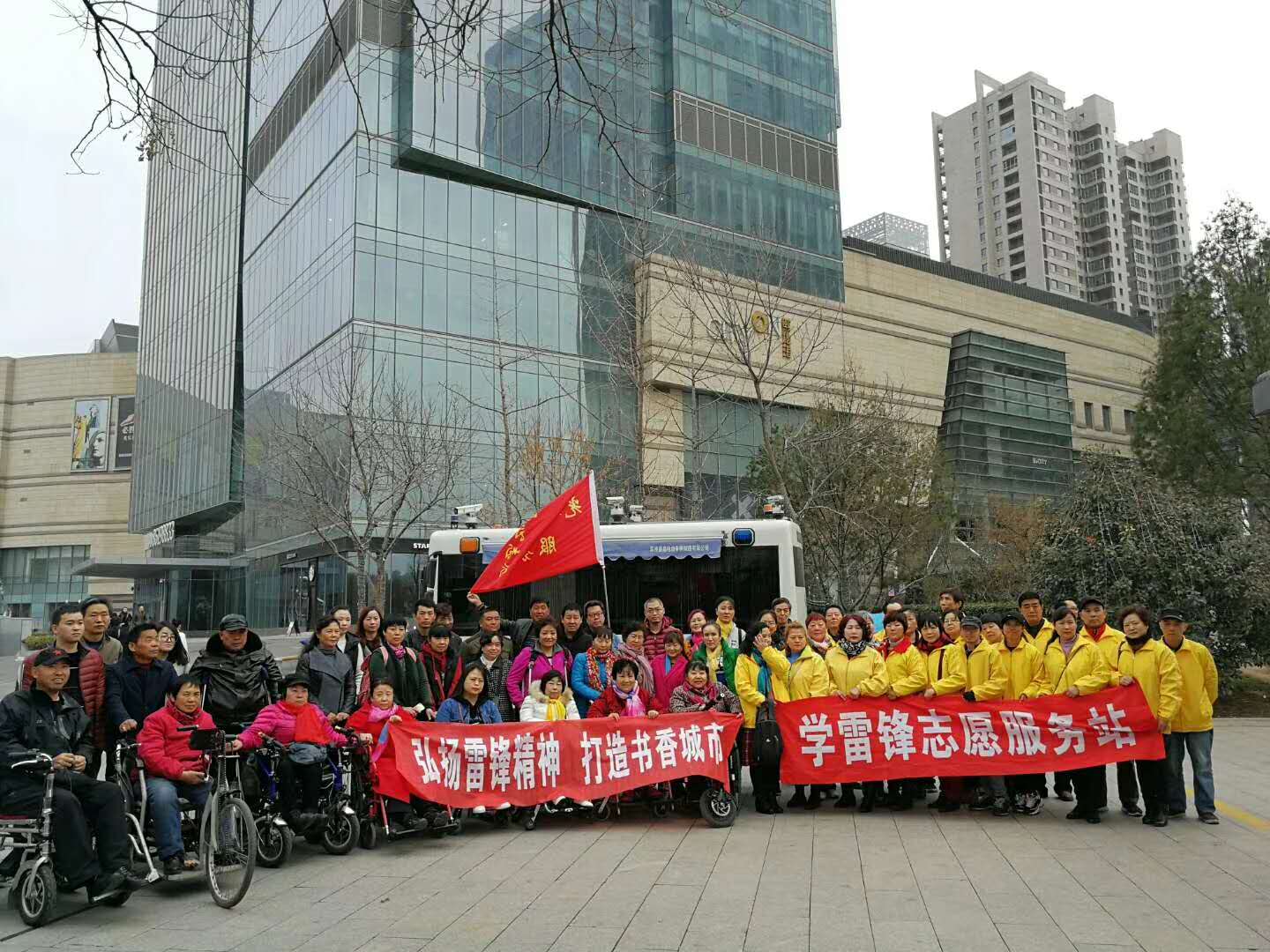 残疾人创业者捐上万册图书供市民免费借阅