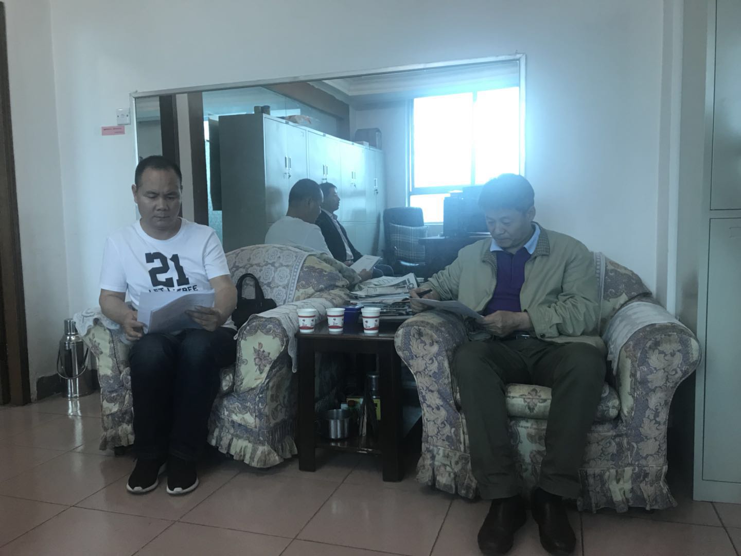 市残疾人康复中心举行假肢适配机构招标采购项目供货商签约会