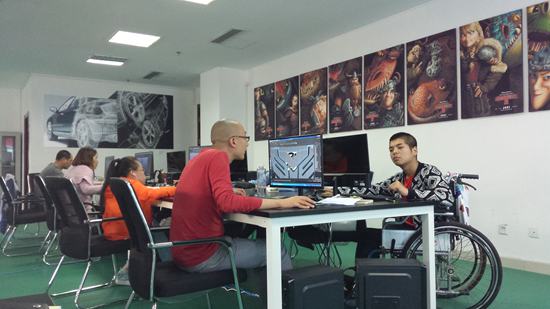 省残疾人创业孵化基地在西安鸿鹰揭牌