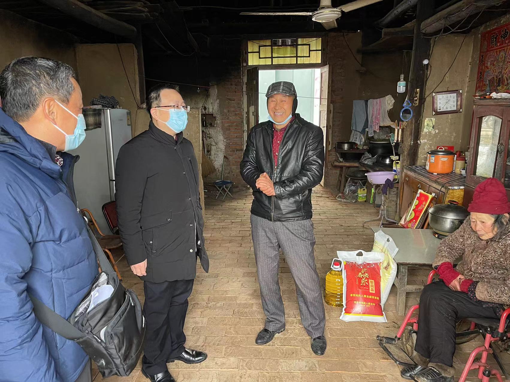 走访慰问帮扶村 新春关怀暖民心—西安市残联党组成员、副理事长何永国赴周至翠峰镇新联村走访慰问困难残疾人