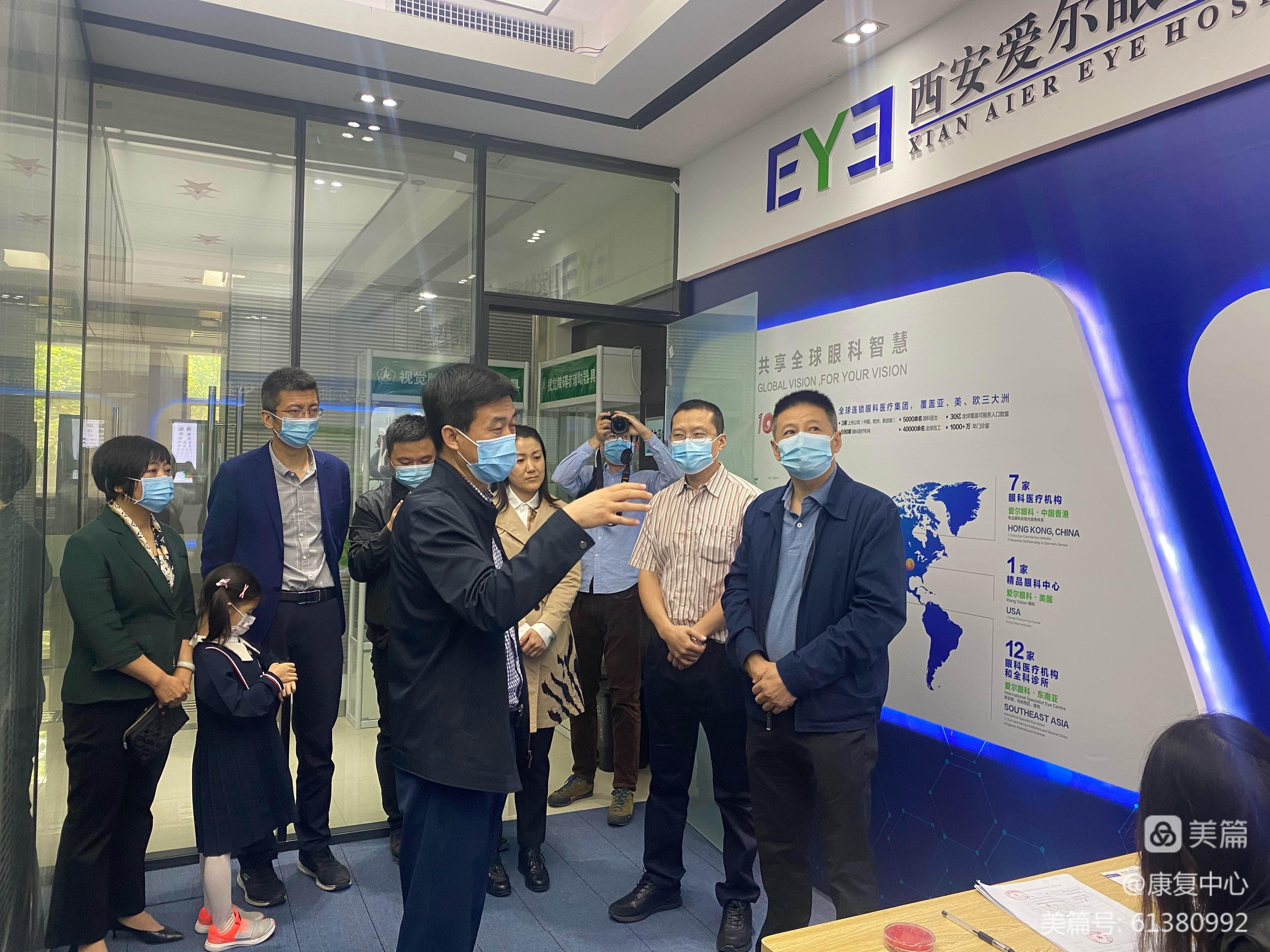 扶残助残 携手共进 ——市残疾人康复中心与碑林区残联共同组织开展全国助残日宣传活动