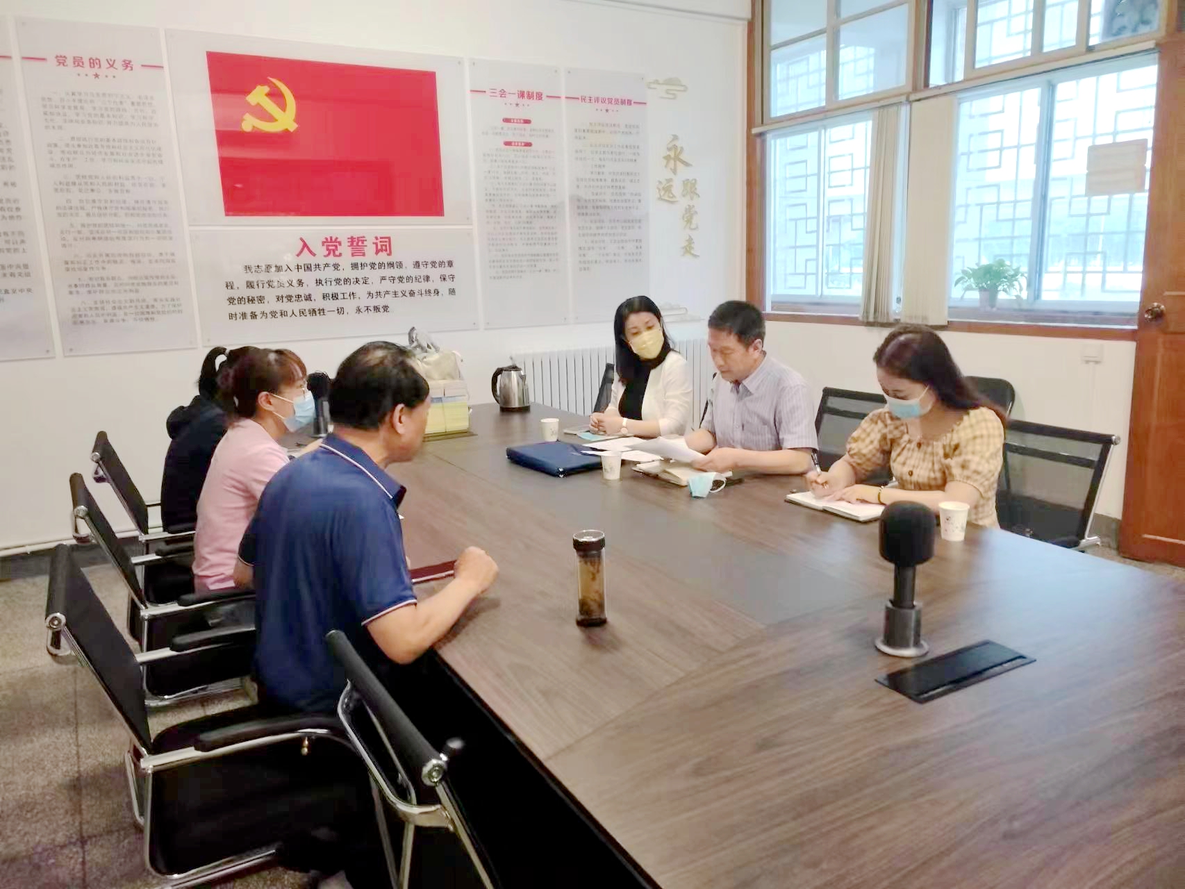 西安市残联积极开展机关党组织和在职 党员到社区“双报到双评议”工作